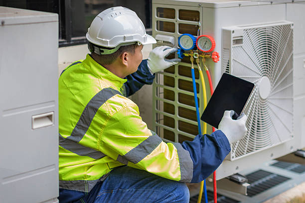 Professional Hvac technician working in Eldridge, AL